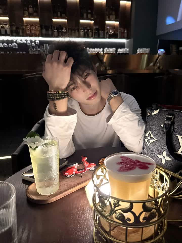 我无名分 我不多嗔 我与你难生恨